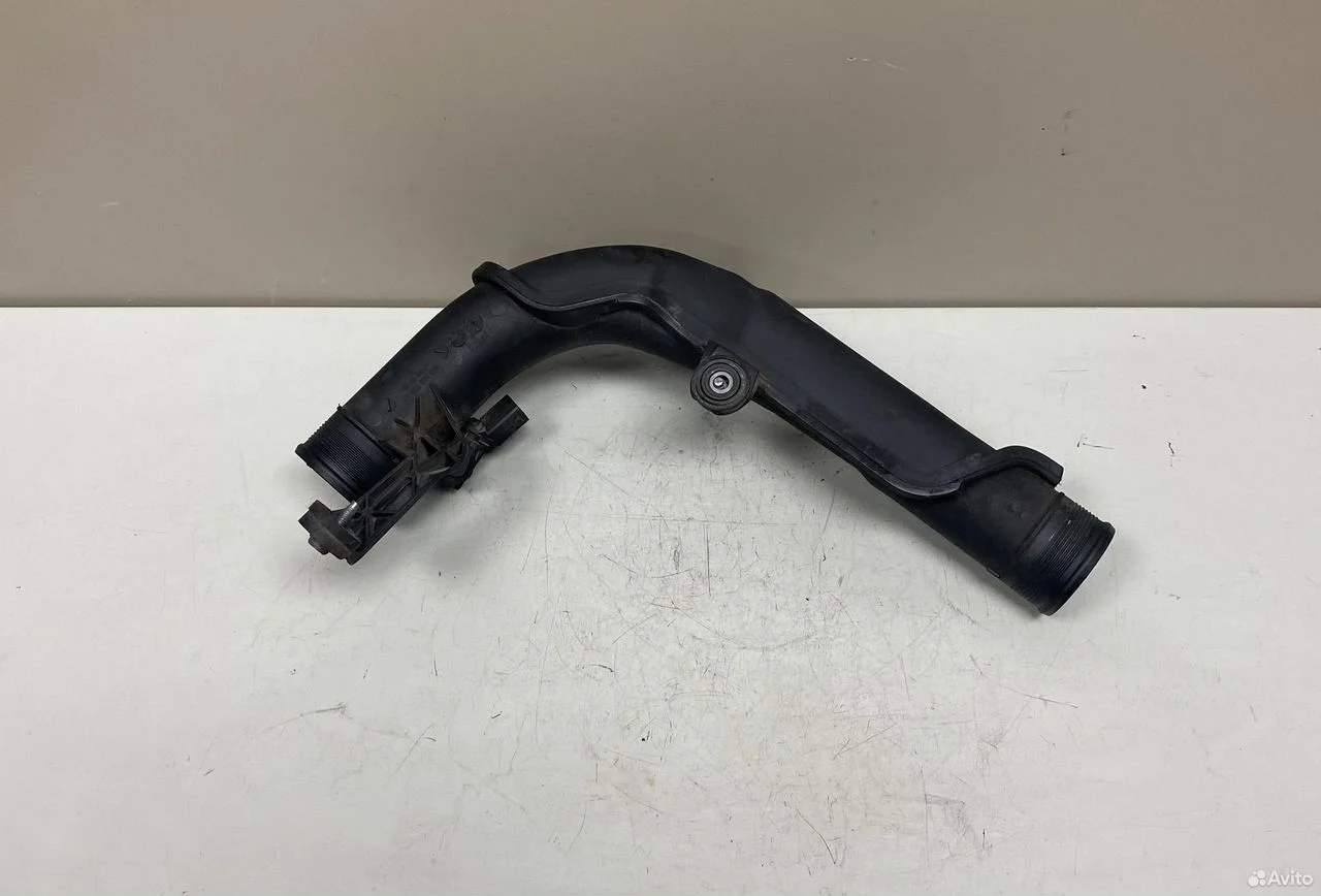 Патрубок интеркулера vw passat b7 1k0145770ae