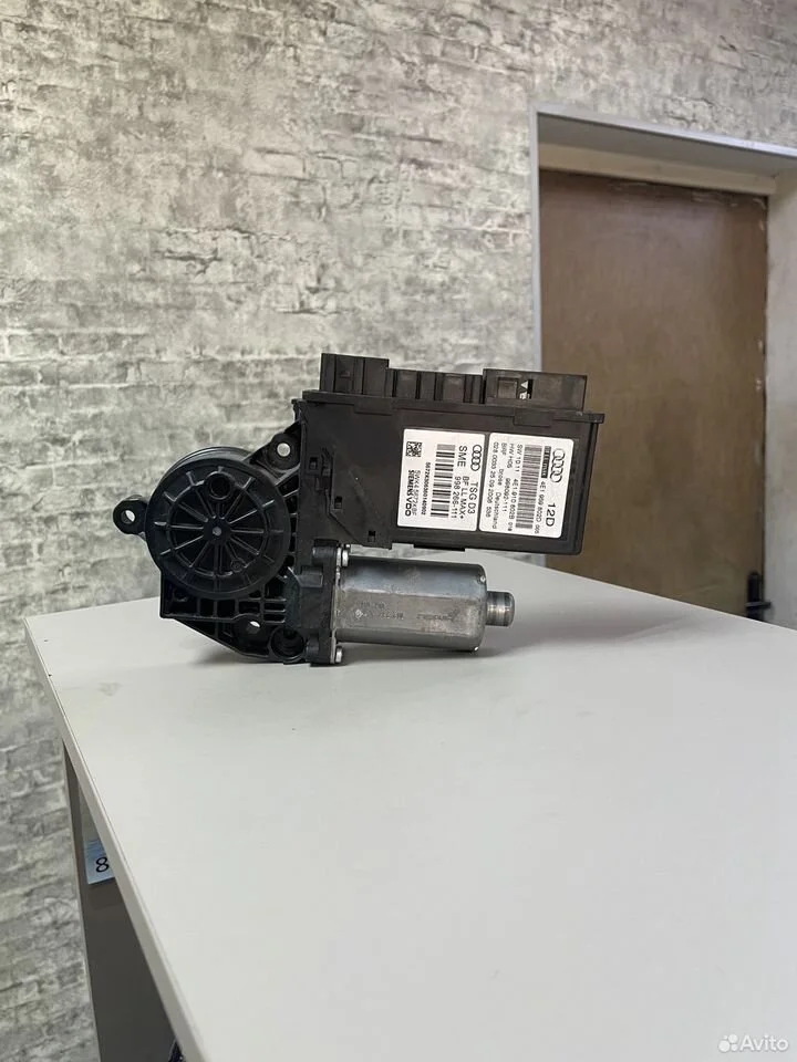 Моторчик стеклоподъемника правый audi a8 d3 4e