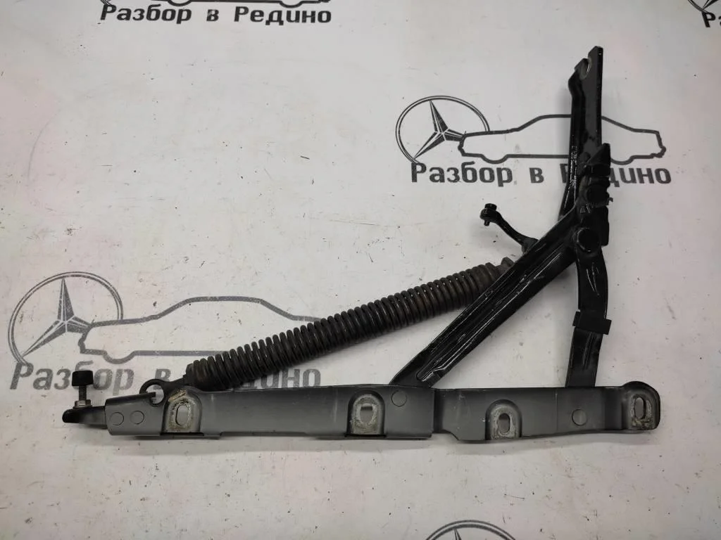 Петля крышки багажника Mercedes-Benz