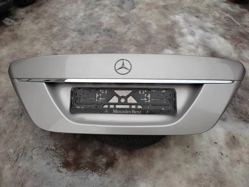 Крышка багажника Mercedes-Benz