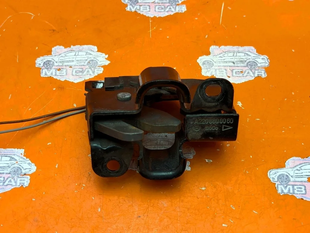 Замок капота Mercedes-Benz