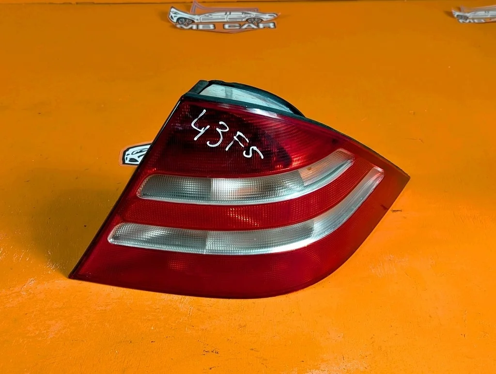 Фонарь задний правый Mercedes-Benz