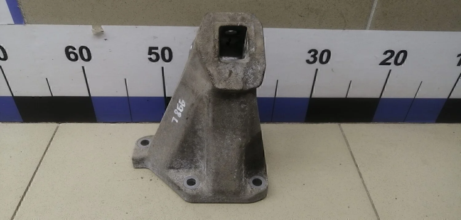 Кронштейн двигателя левый 5-серия F10/F11 2009>