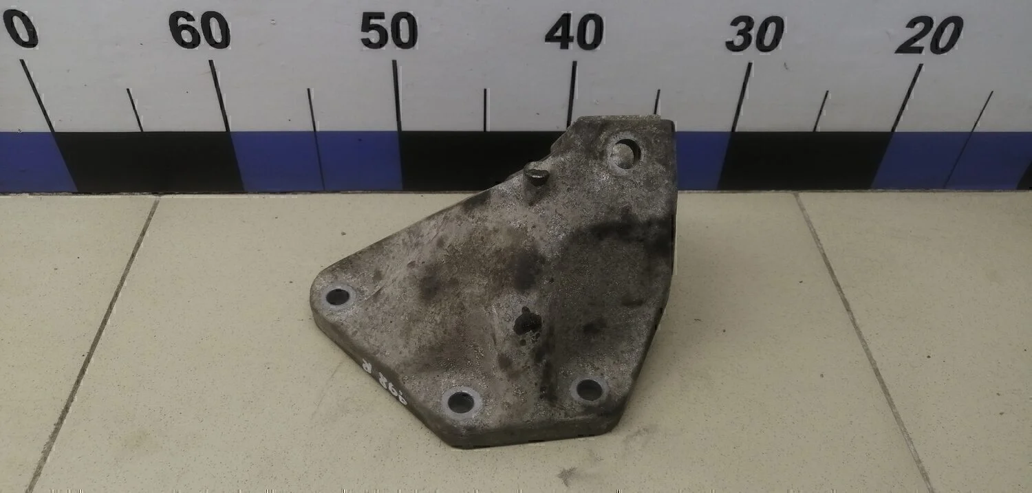 Кронштейн двигателя правый 5-серия F10/F11 2009>