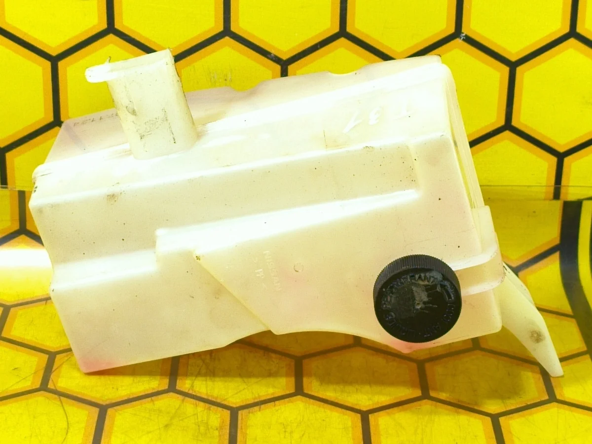 Бачок расширительный Nissan X-TRAIL 2007 21711JG000 T31 QR25DE