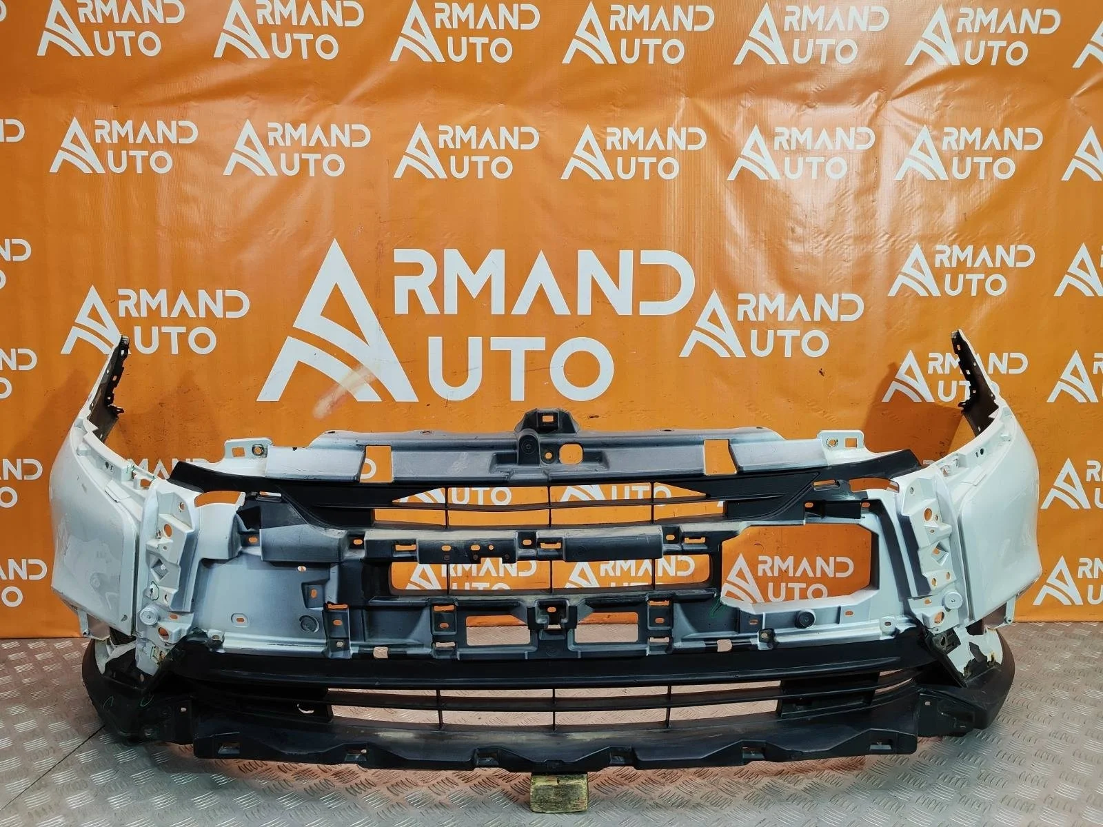 Бампер Mitsubishi Outlander 2015-2018 3