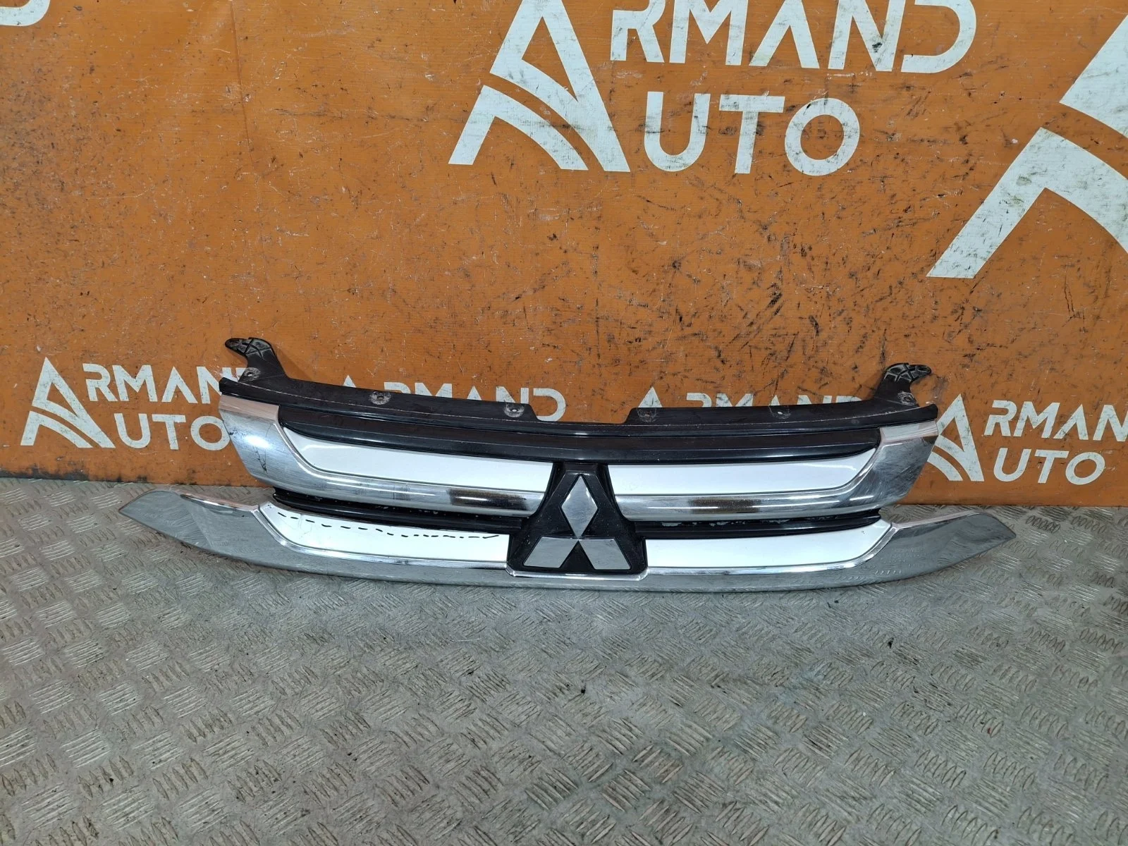 Решетка радиатора Mitsubishi Outlander 2015-2018 3