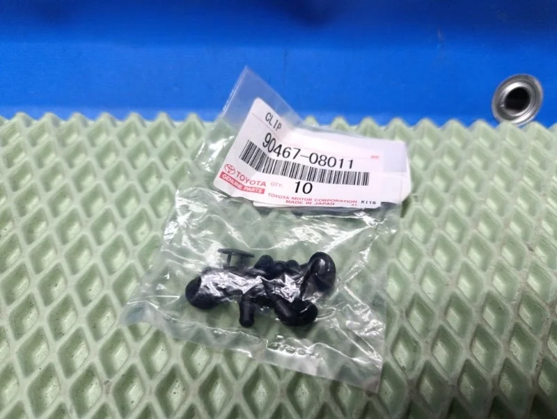 Клипса кузова Toyota Camry 9046708011