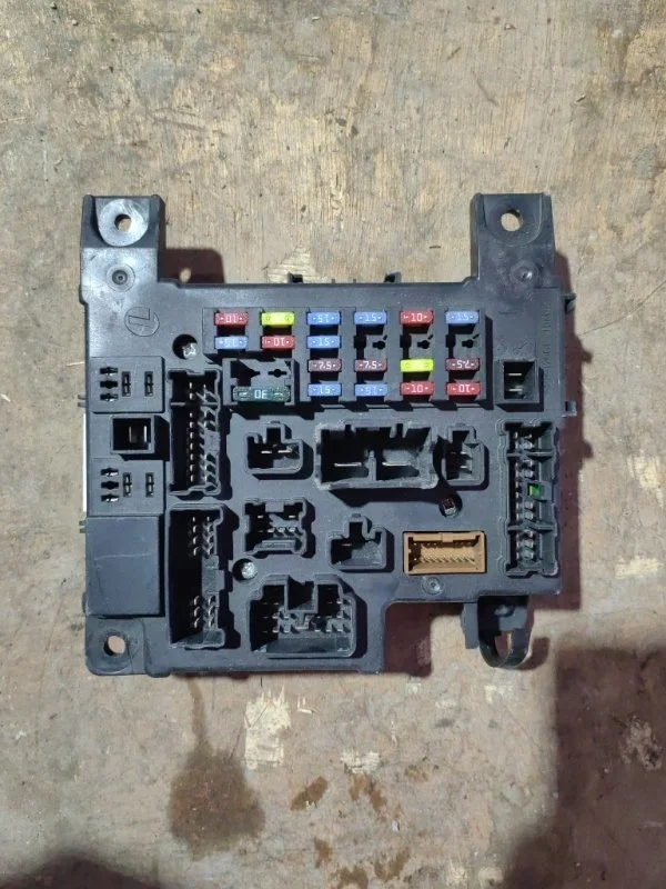 Блок предохранителей Peugeot 4007 2007-2014 8637A320