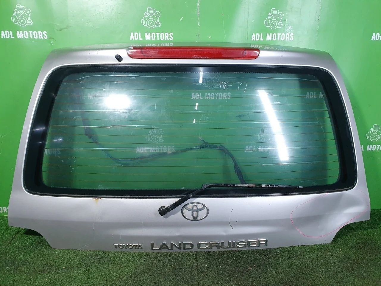 Крышка багажника Toyota Land Cruiser 1998-2007 670056A680 100