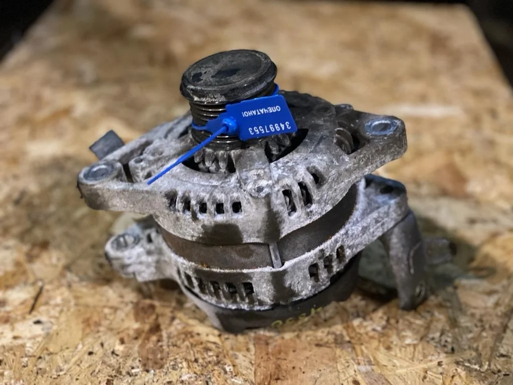 Генератор TOYOTA SIENNA 2013 270600P240 LE