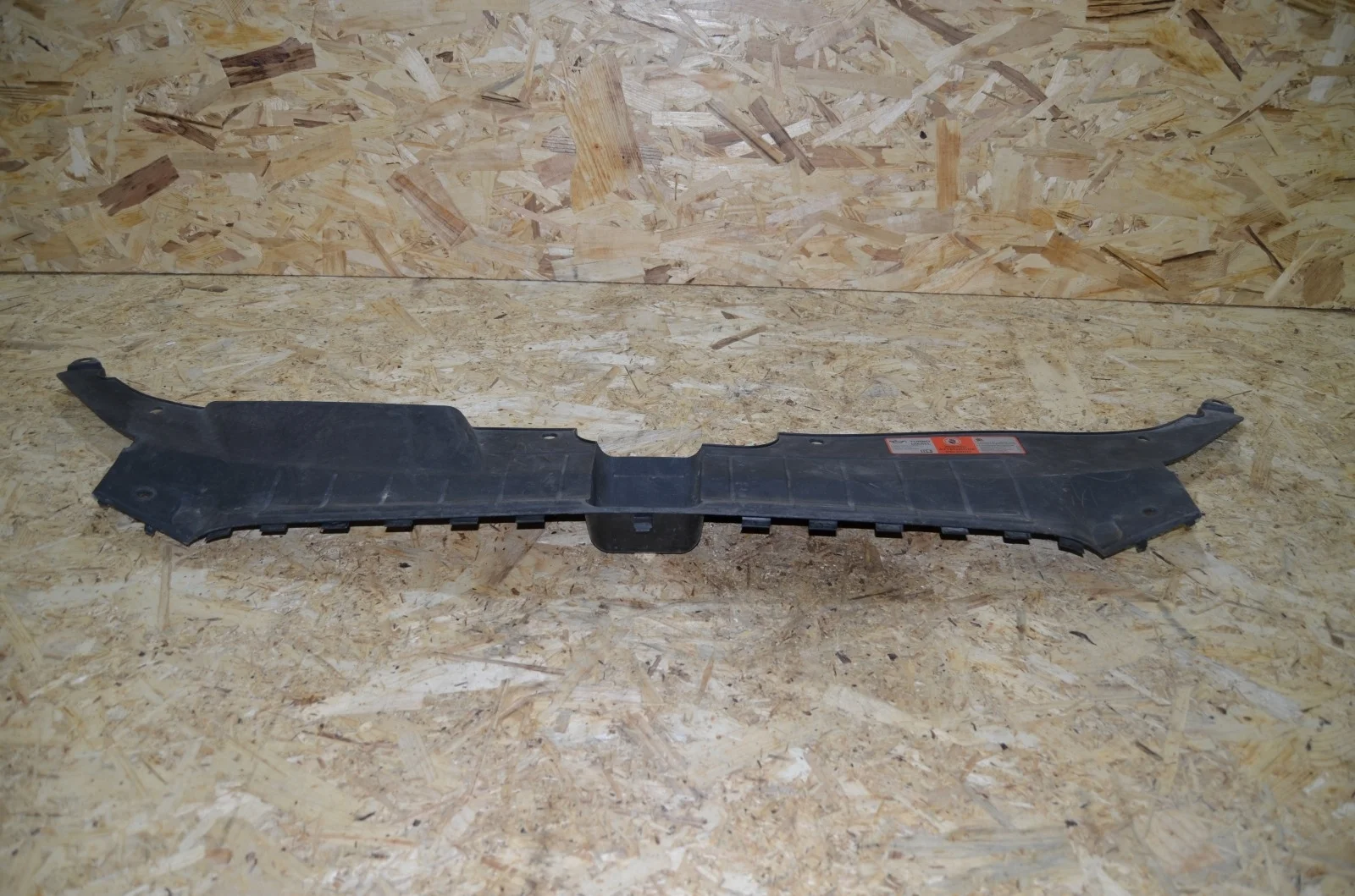 Защита замка капота AUDI Q5 2008-2017 8R0807081 8R