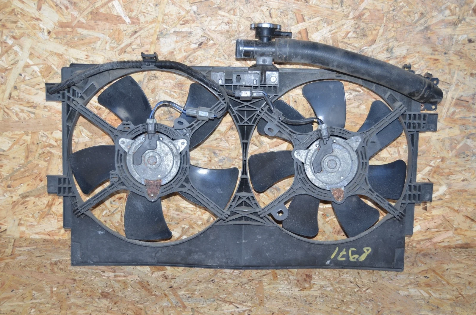 Диффузор с вентилятором MITSUBISHI OUTLANDER 2006-2012 1355A087 2.4L