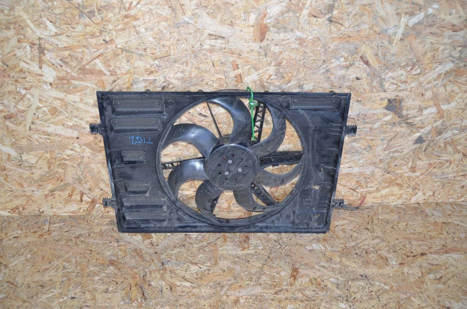 Диффузор с вентилятором VOLKSWAGEN Tiguan 5Q0121203DE