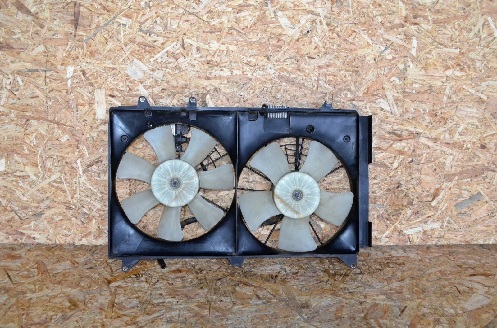 Диффузор с вентилятором Mazda CX-7 2007-2013 L33L15025C ER 2.3T