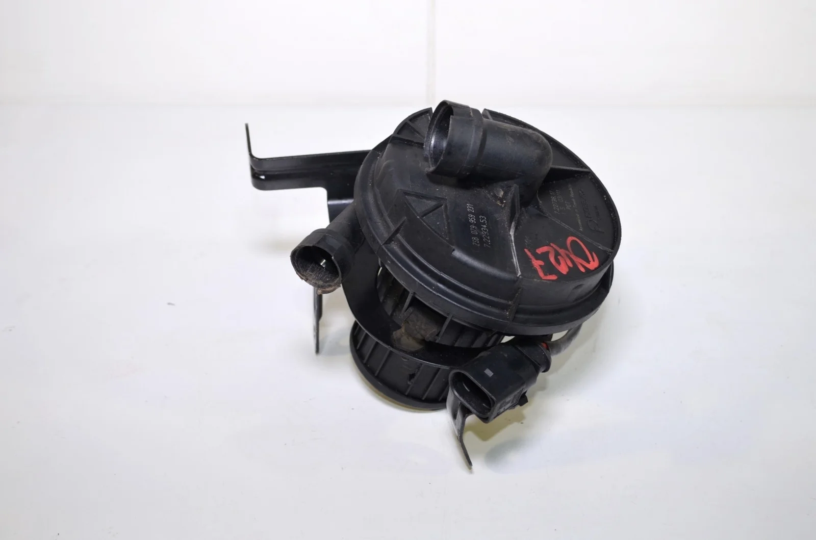 Вакуумный насос AUDI Q5 2008+ 079959231 8R 3.2