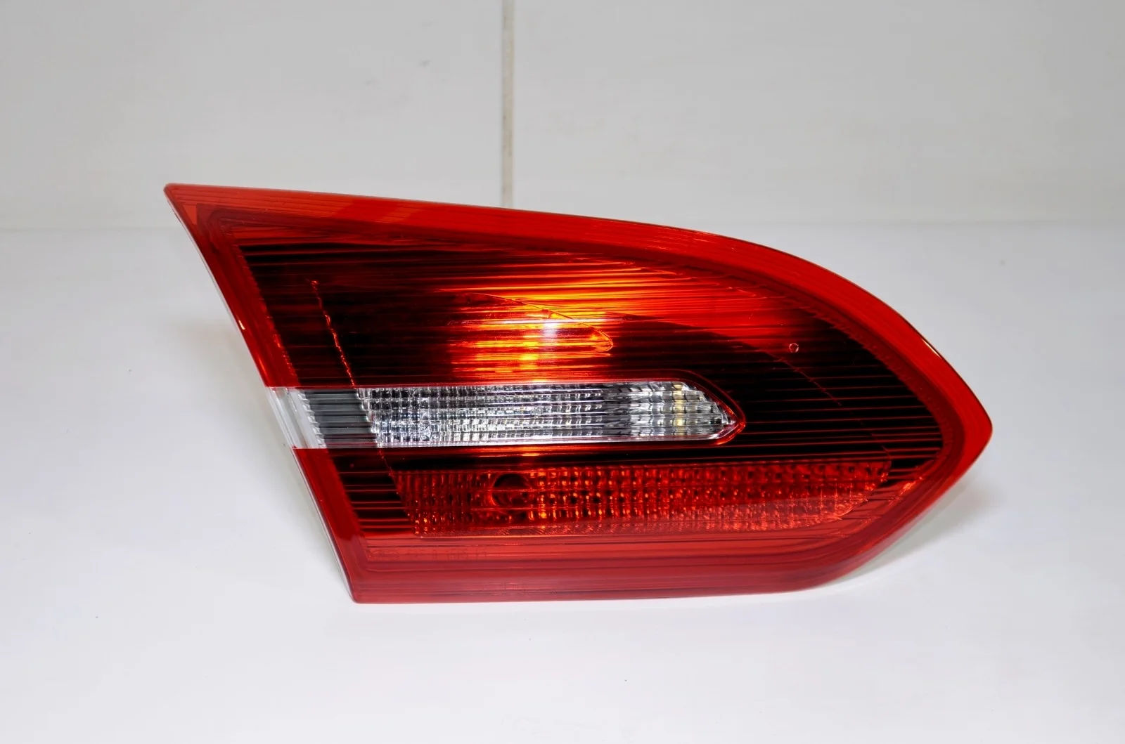 Фонарь FORD FOCUS 2014+ F1EZ13405A 3 СЕДАН, задний левый