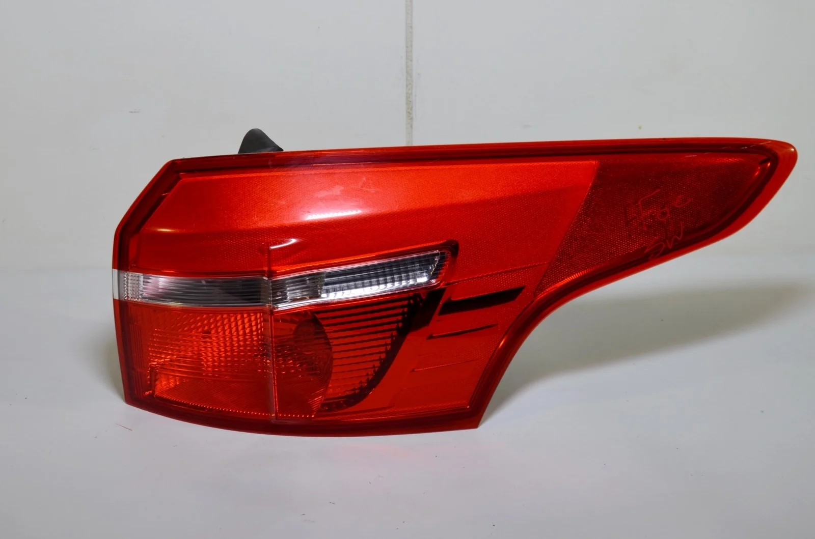 Фонарь FORD FOCUS 2014+ 1868288 3 УНИВЕРСАЛ, правый