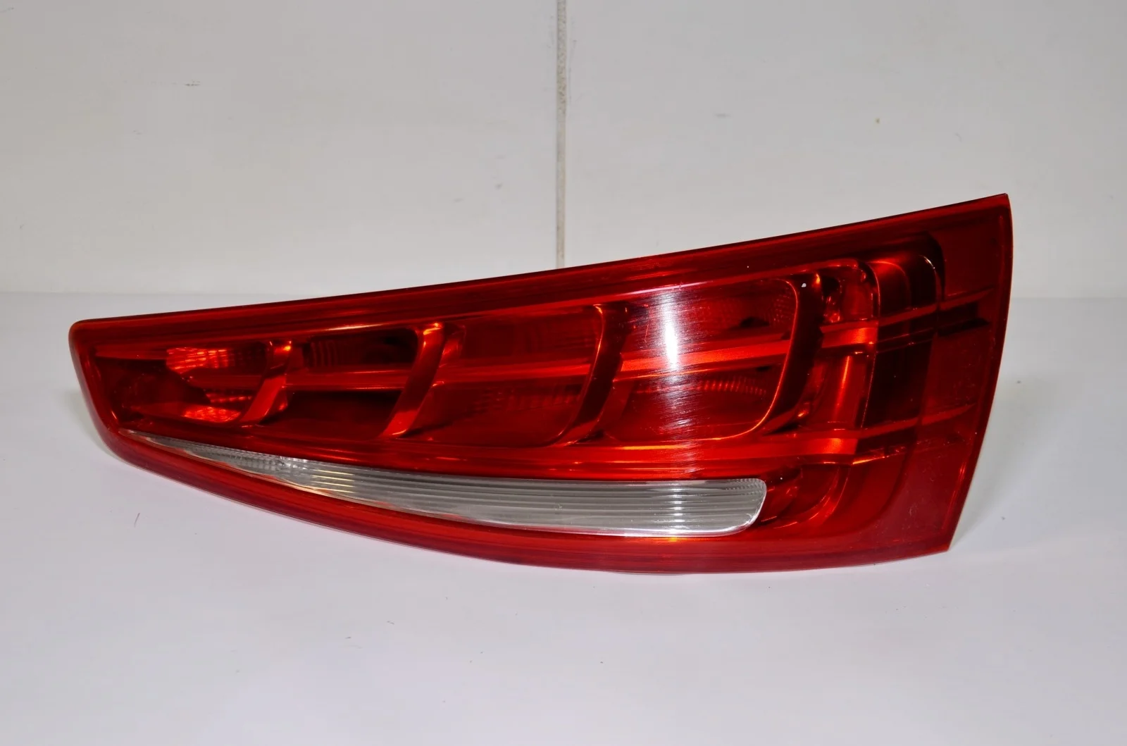Фонарь AUDI Q3 2012+ 8U0945094 8U, правый