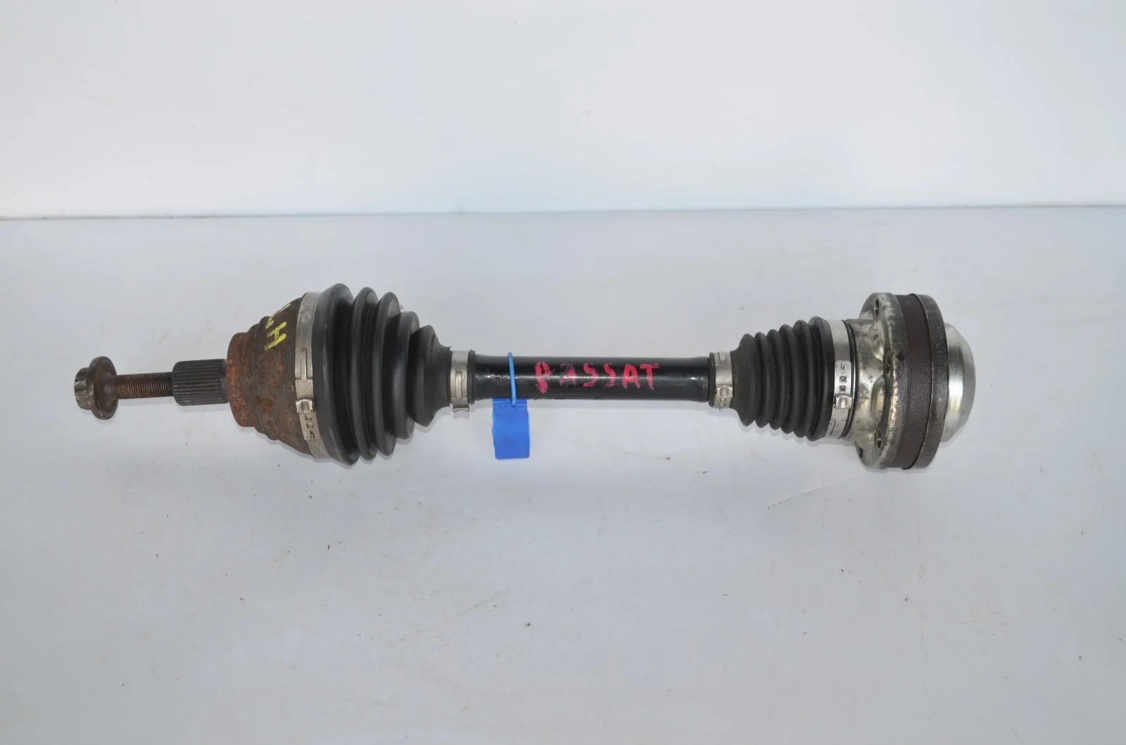 Привод VOLKSWAGEN Passat 2005-2010 1K0407271BJ B6, передний левый