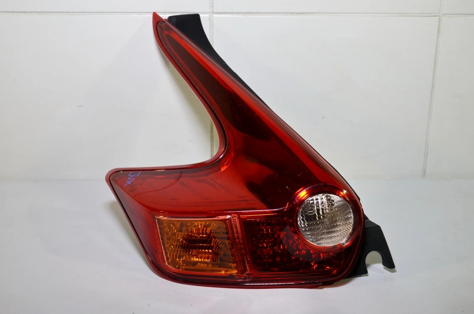 Фонарь NISSAN JUKE 2011+ 265551KA0A YF15, левый