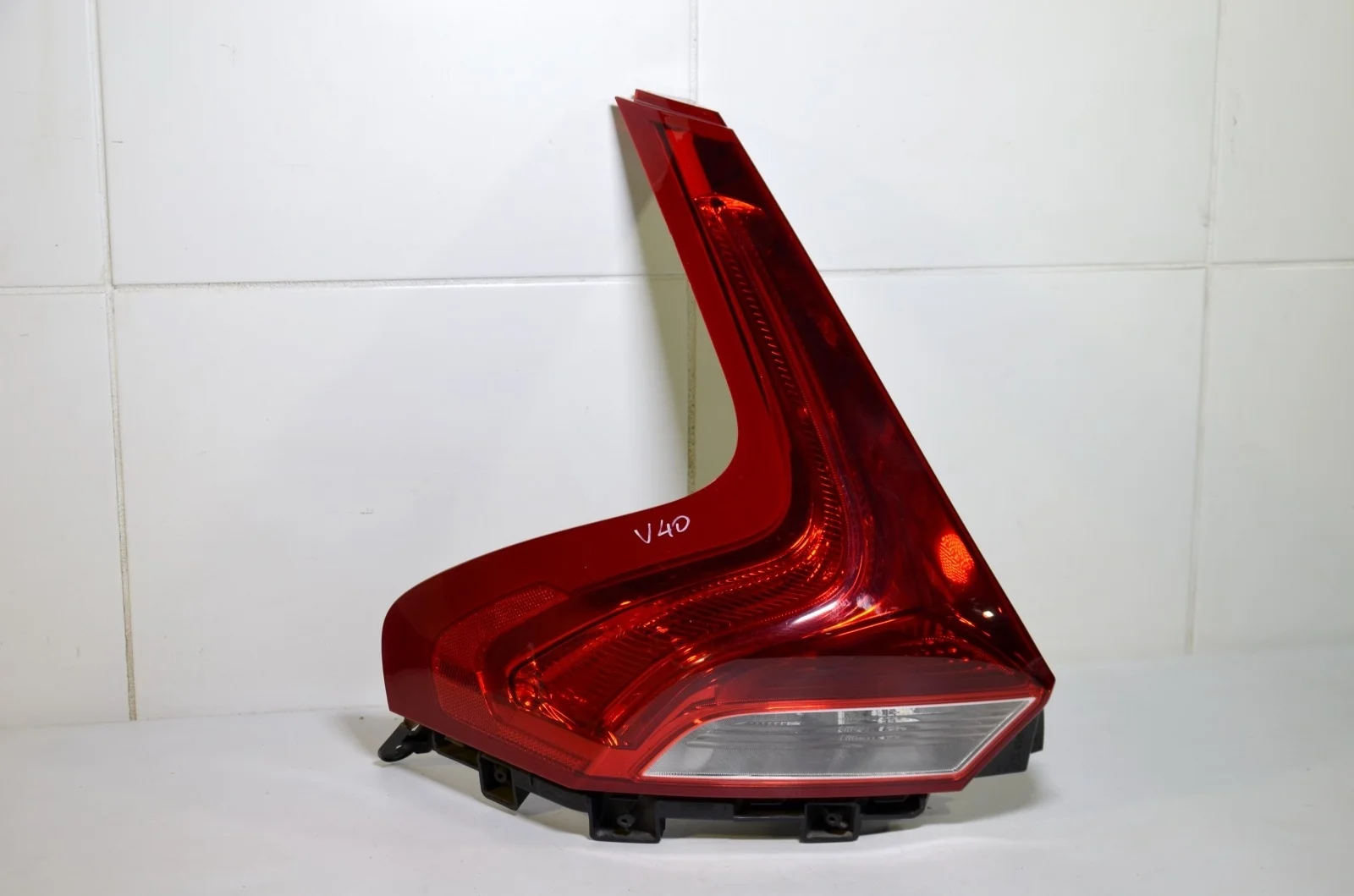 Фонарь VOLVO V40 2013+ 31395844, левый