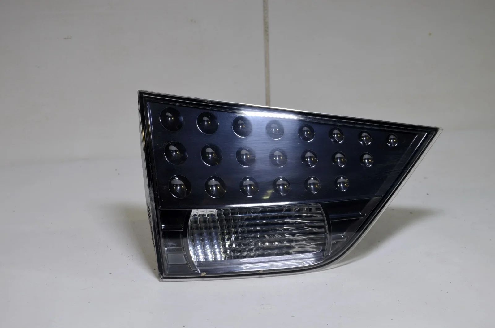 Фонарь MITSUBISHI OUTLANDER 2005+ 8331A005 CW, левый