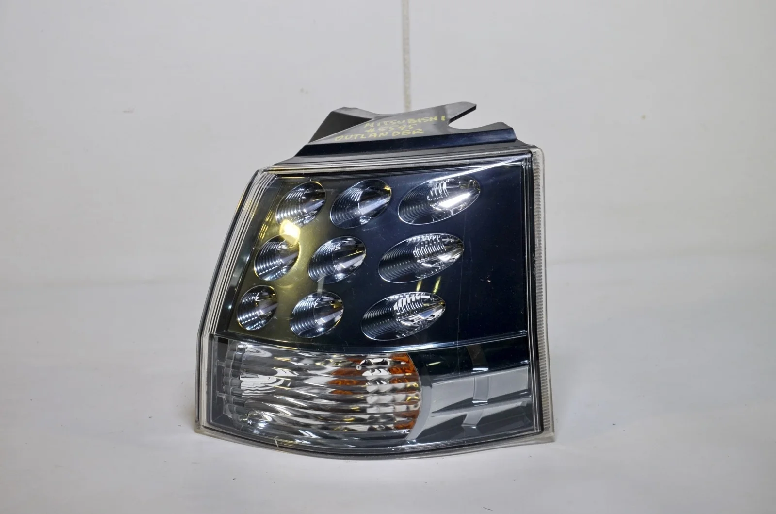 Фонарь MITSUBISHI OUTLANDER 2005+ 8330A380 CW, правый