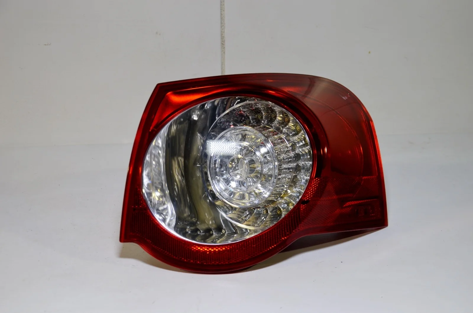 Фонарь VOLKSWAGEN PASSAT 2006+ 3C9945096C B6 УНИВЕРСАЛ, правый