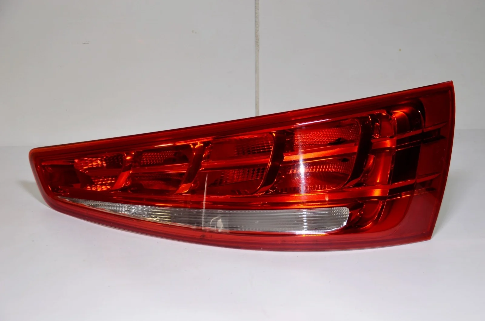 Фонарь AUDI Q3 2012+ 8U0945094 8U, правый