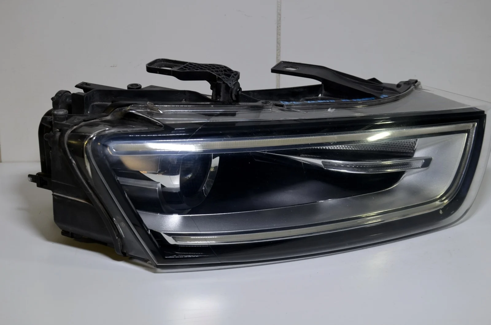 Фара AUDI Q3 2012+ 8U0941006 8U, правая