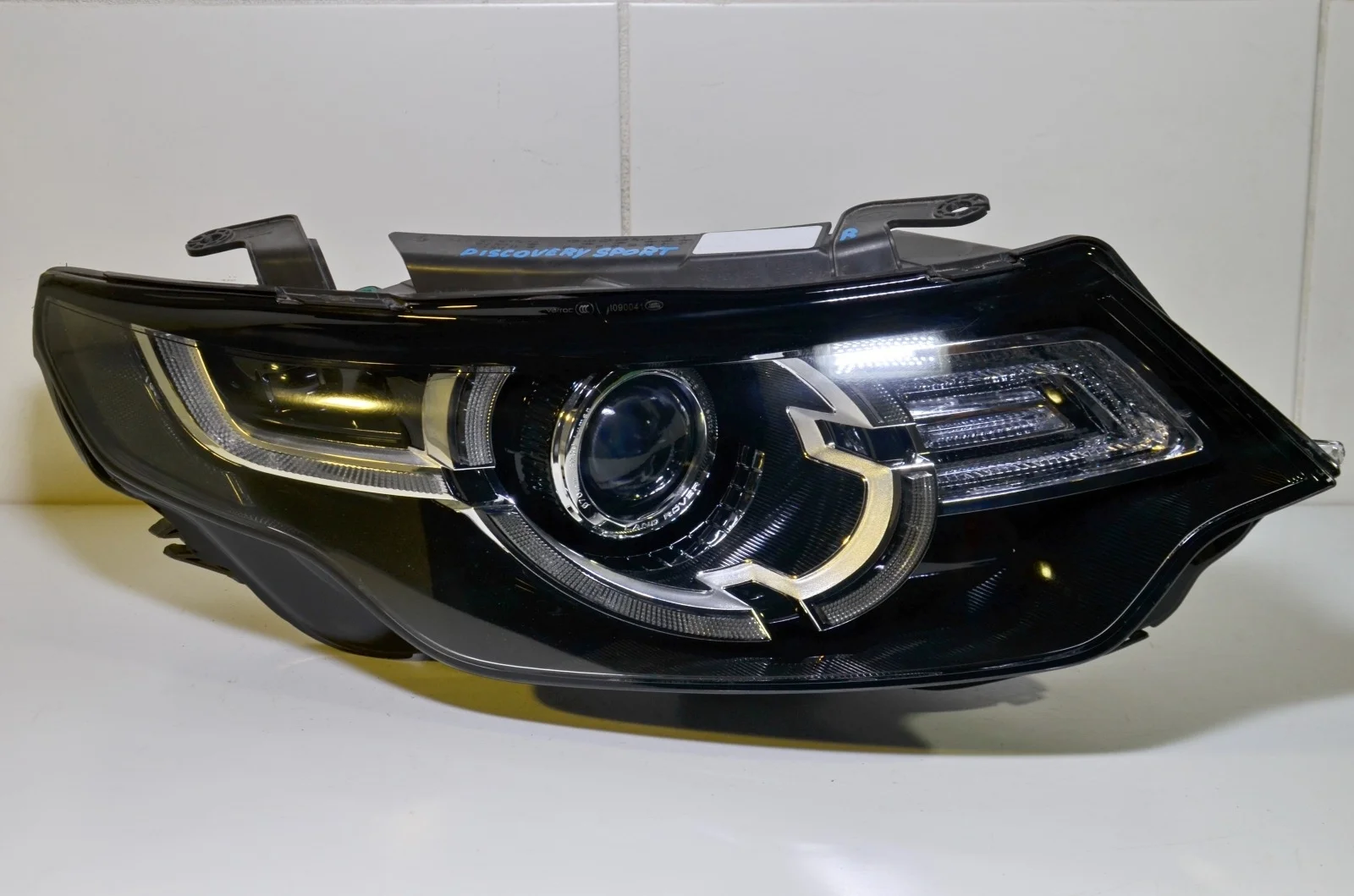 Фара LAND ROVER DISCOVERY SPORT 2015+ LR060880 L550, правая