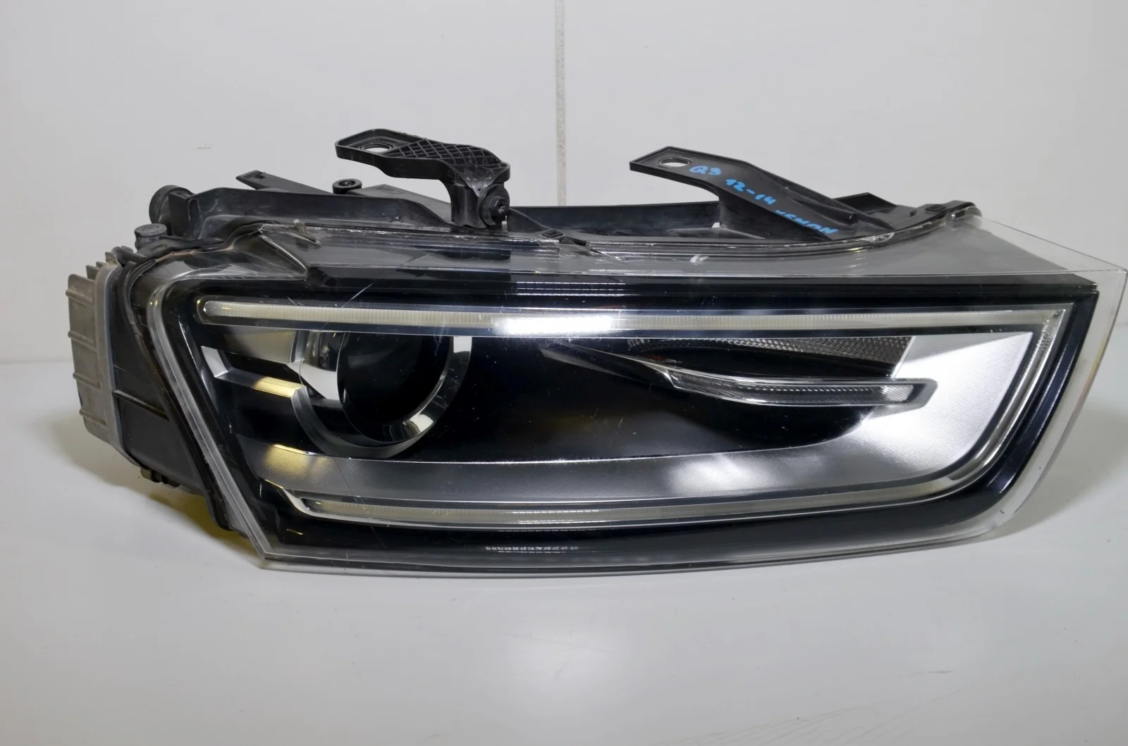 Фара AUDI Q3 2011+ 8U0941006 8U, правая