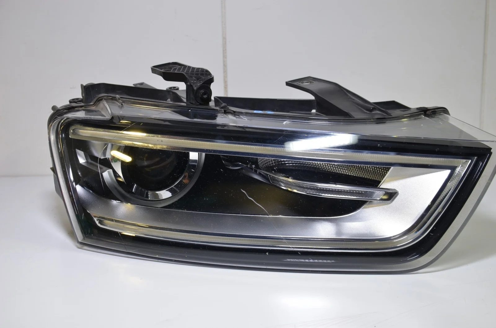 Фара AUDI Q3 2011+ 8U0941006 8U, правая