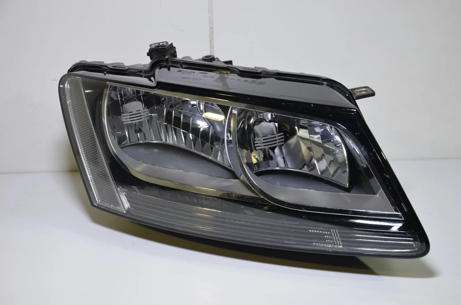 Фара AUDI Q5 2008+ 8R0941030L 8R, правая