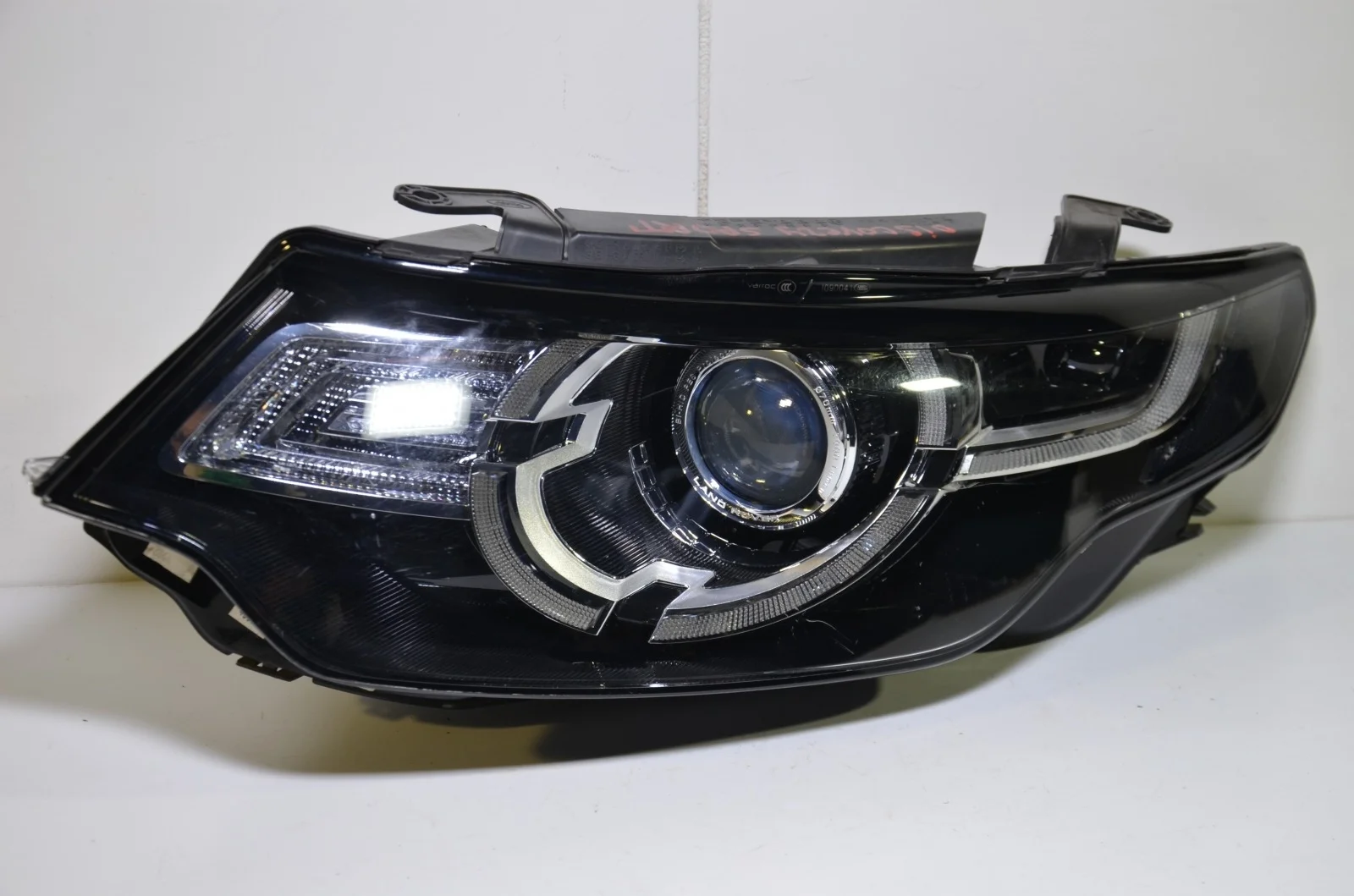 Фара LAND ROVER DISCOVERY SPORT 2015+ LR072823 L550, левая