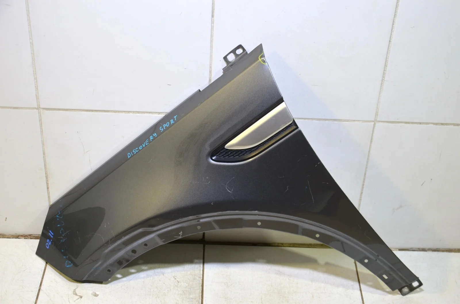 Крыло LAND ROVER DISCOVERY SPORT 2015+ LR061384 L550, переднее левое