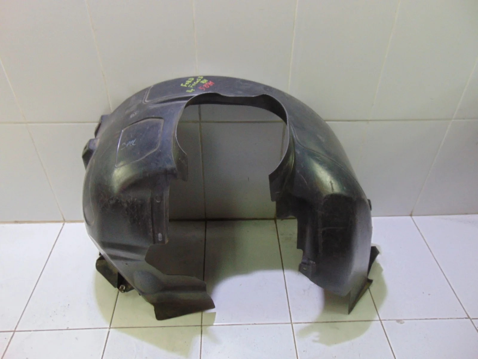 Подкрылок FORD Focus 2010-2018 AM51R16114AE CB8, передний правый