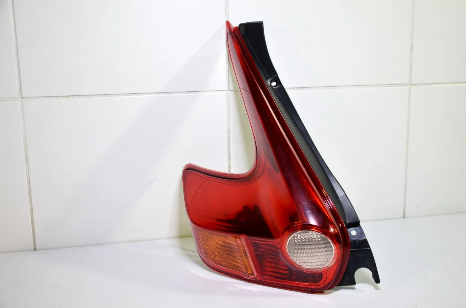 Фонарь NISSAN JUKE 2011+ 265551KA0A YF15, левый