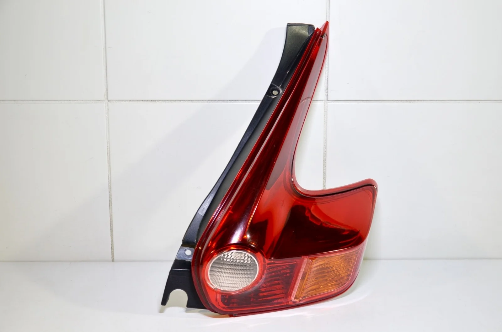 Фонарь NISSAN JUKE 2010+ 265501KA0A F15, правый