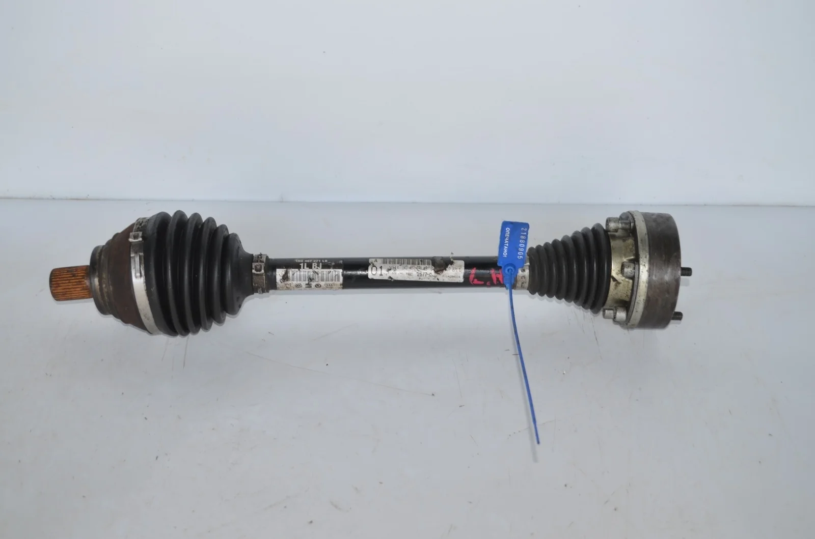 Привод Volkswagen Passat 2010-2015 1K0407271LB B7 2.0, передний левый