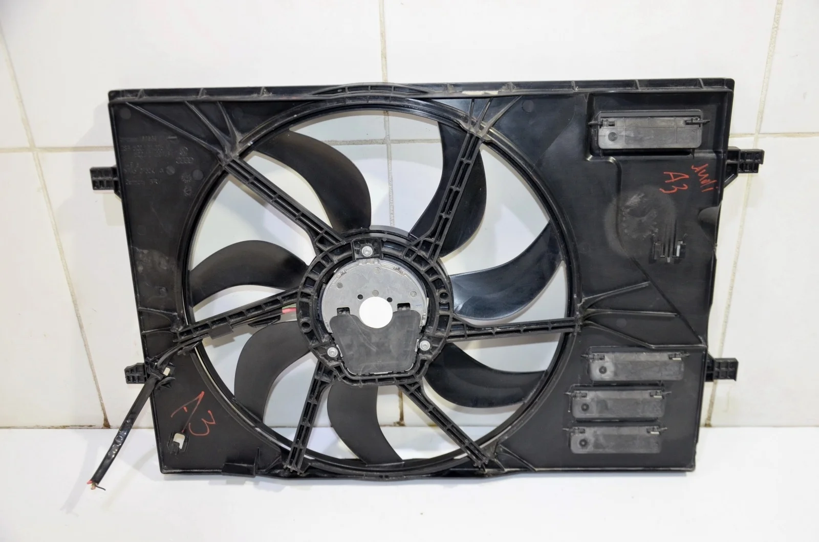 Вентилятор радиатора AUDI A3 2017+ 5Q0121205AL 8V
