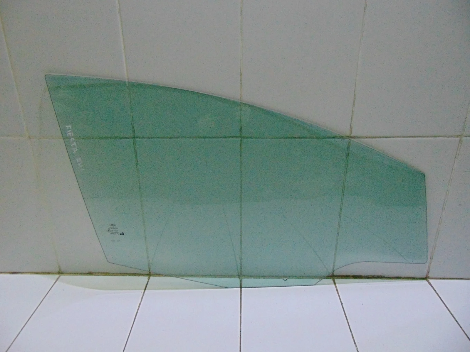 Стекло двери FORD FIESTA 2008-2019 1680515 6, переднее правое