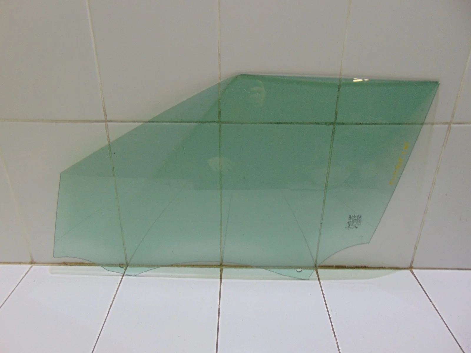Стекло двери LAND ROVER Range Rover Evoque 2011-2018 LR044526, переднее левое