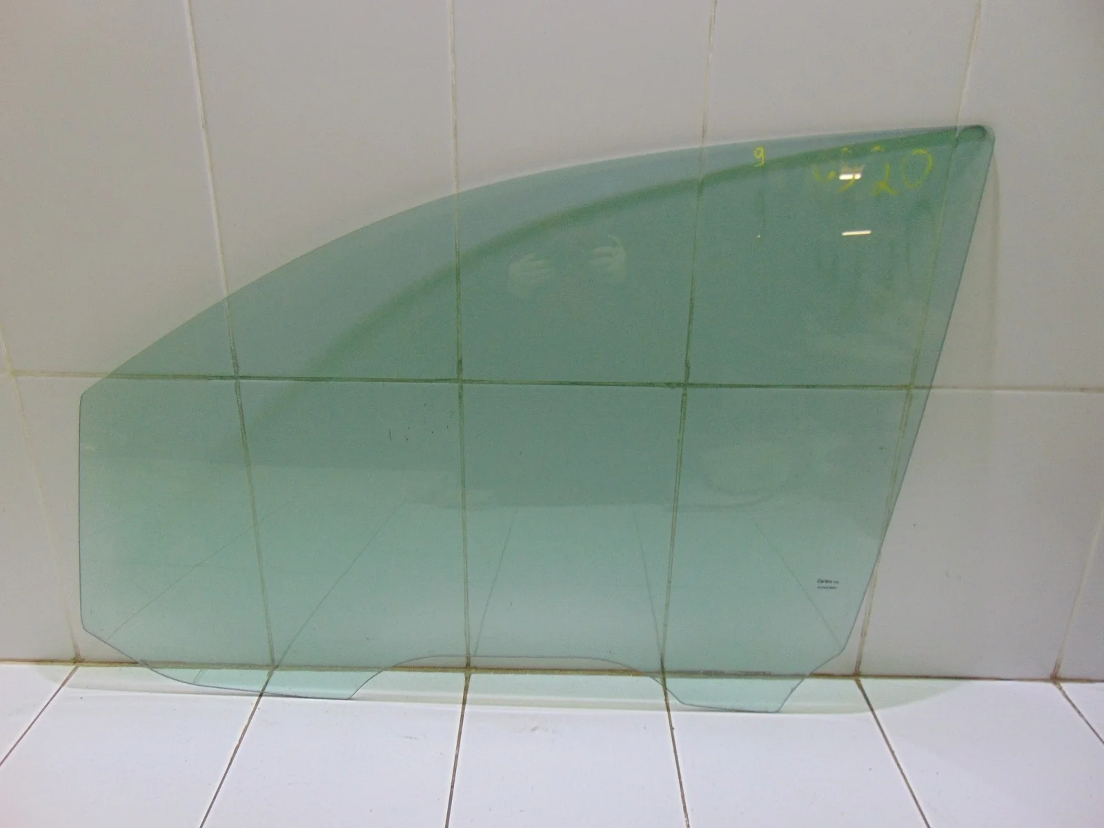 Стекло двери INFINITI QX56 2004-2009 803017S000, переднее левое