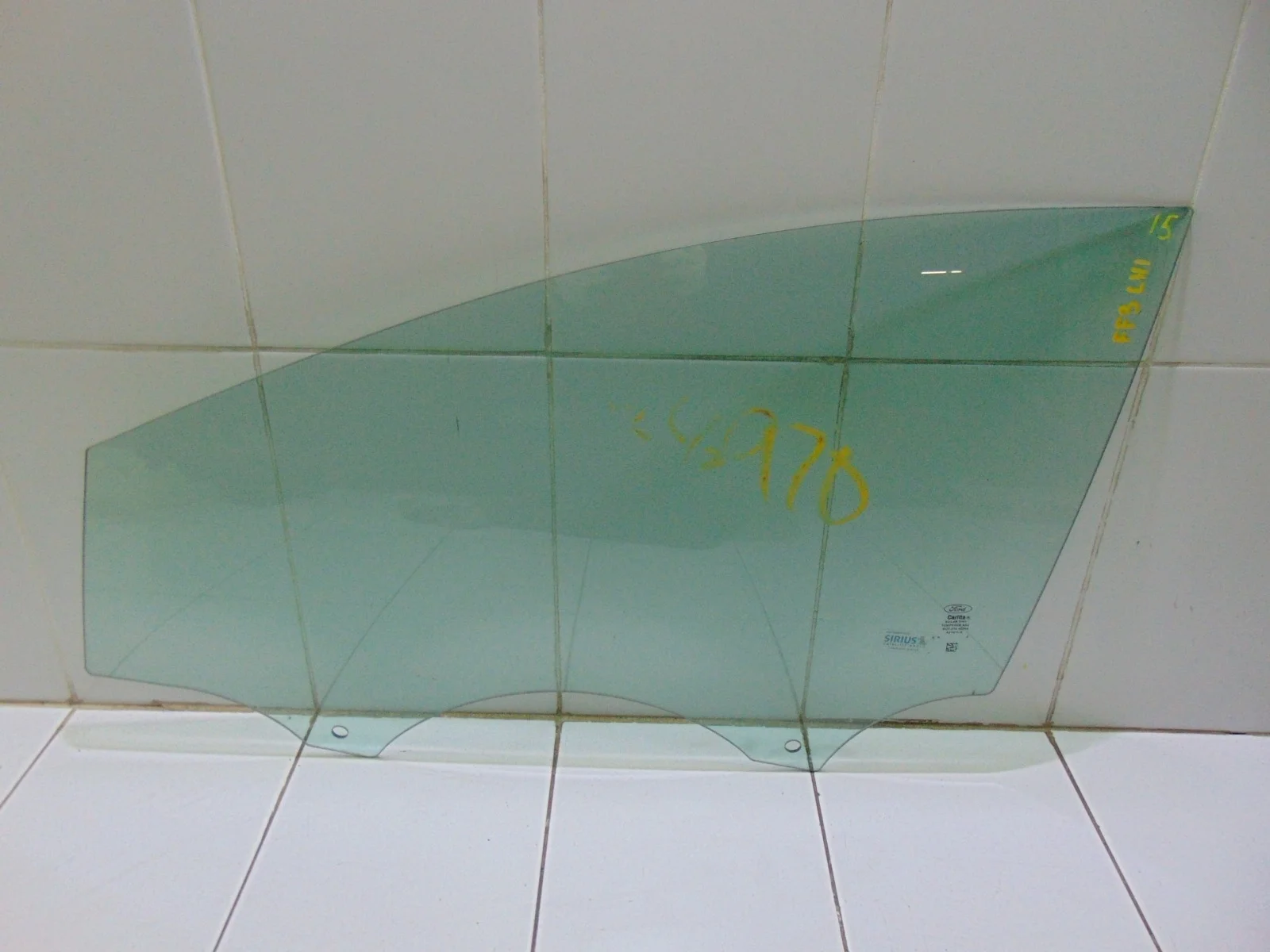 Стекло двери FORD Focus 3 2011-2019 1742302, переднее левое