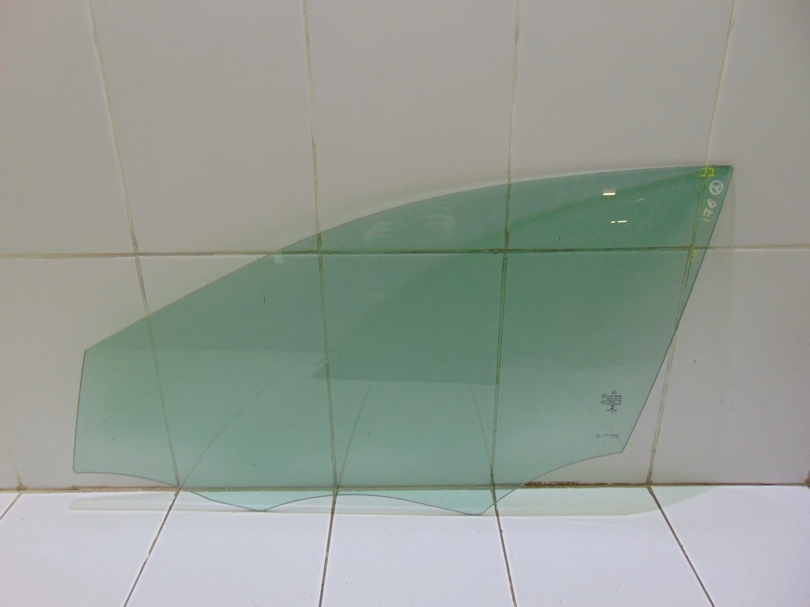 Стекло двери MERCEDES-BENZ A-CLASS 2012-2018 A1767250500 W176, переднее левое