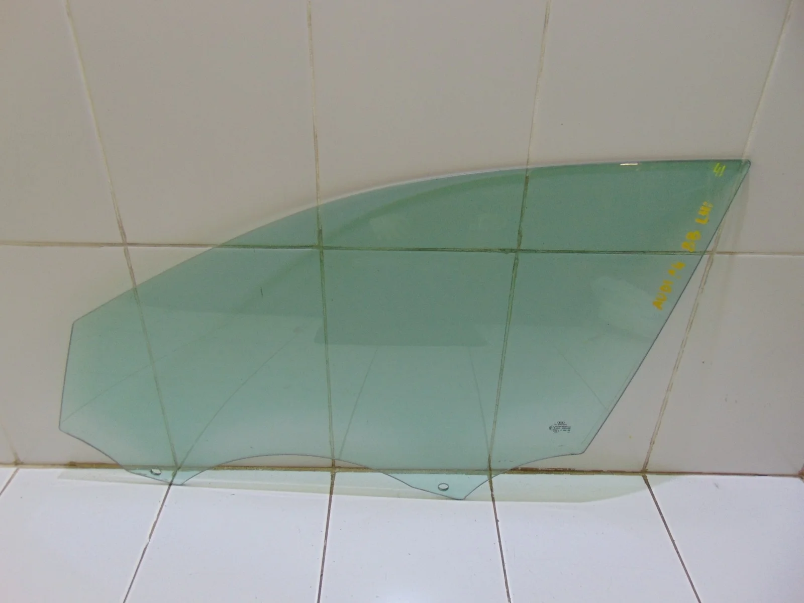 Стекло двери AUDI A4 2007+ 8K0845201C B8, переднее левое