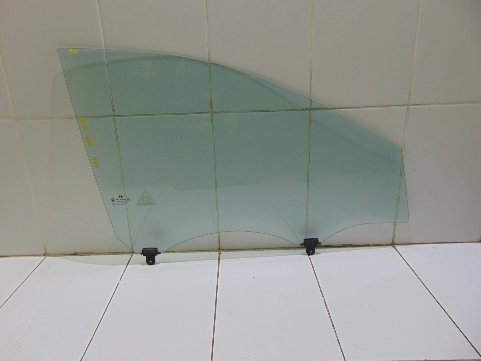 Стекло двери HYUNDAI IX35 2009+ 824212S000 LM, переднее правое