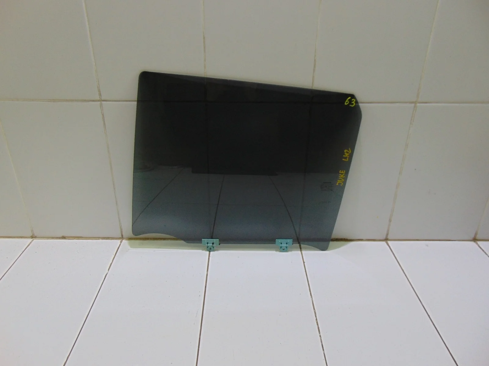Стекло двери NISSAN JUKE 2011-2019 823011KK1A, заднее левое